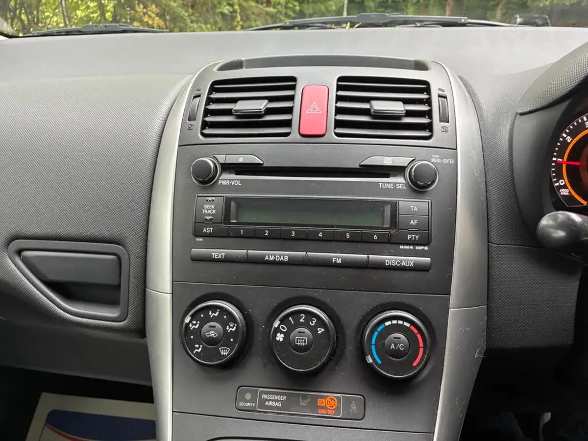 2011-toyota-auris-133-vvt-i-edition-5d-big-14