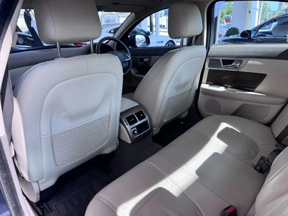 2014-jaguar-xf-30td-premium-luxury-saloon-4d-big-22