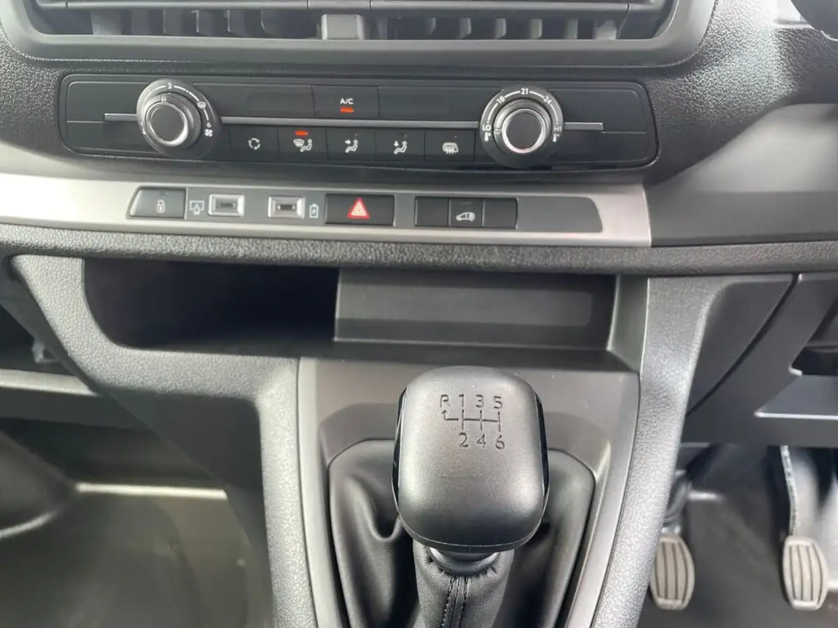 2024-vauxhall-vivaro-20td-xl-pro-big-23