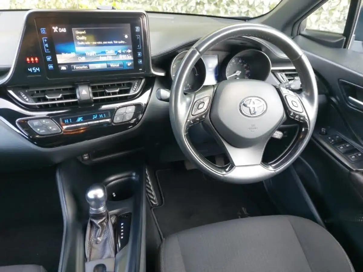 2017-toyota-c-hr-18-vvt-i-icon-big-6