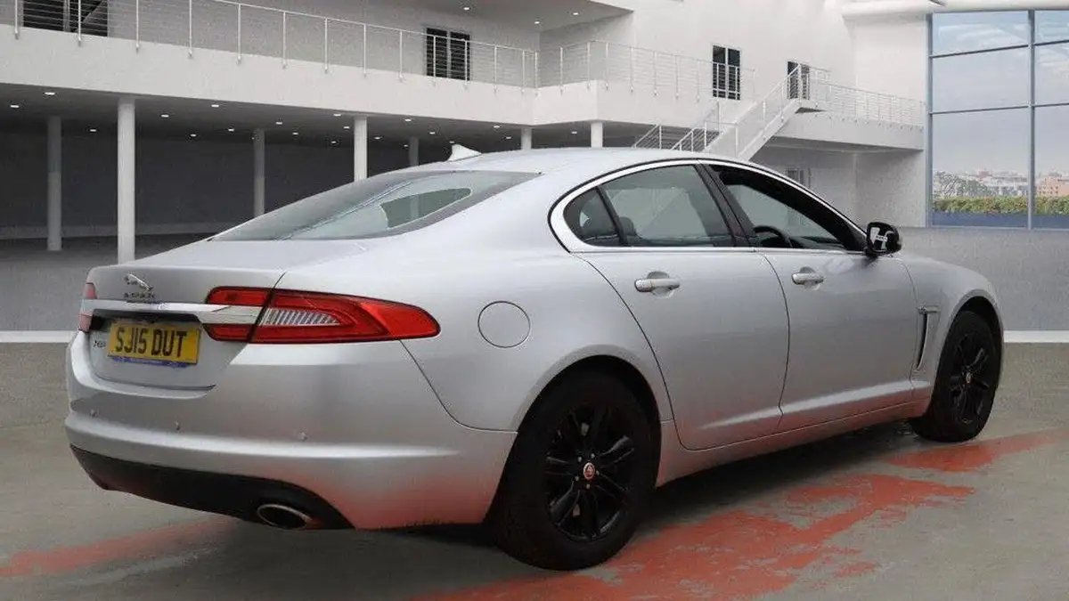2015-jaguar-xf-22td-luxury-163ps-saloon-4d-big-13