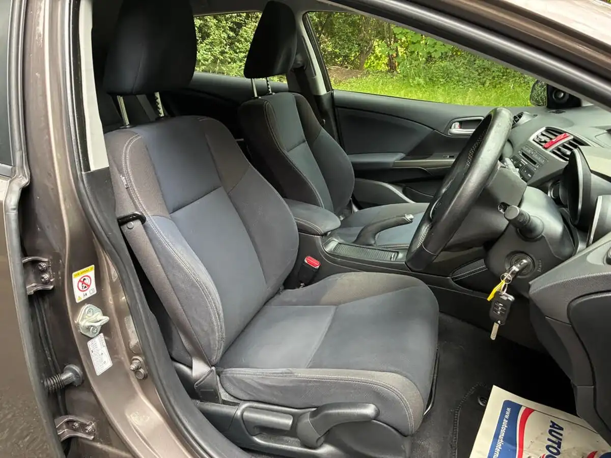 2014-honda-civic-16td-se-plus-hatchback-big-1