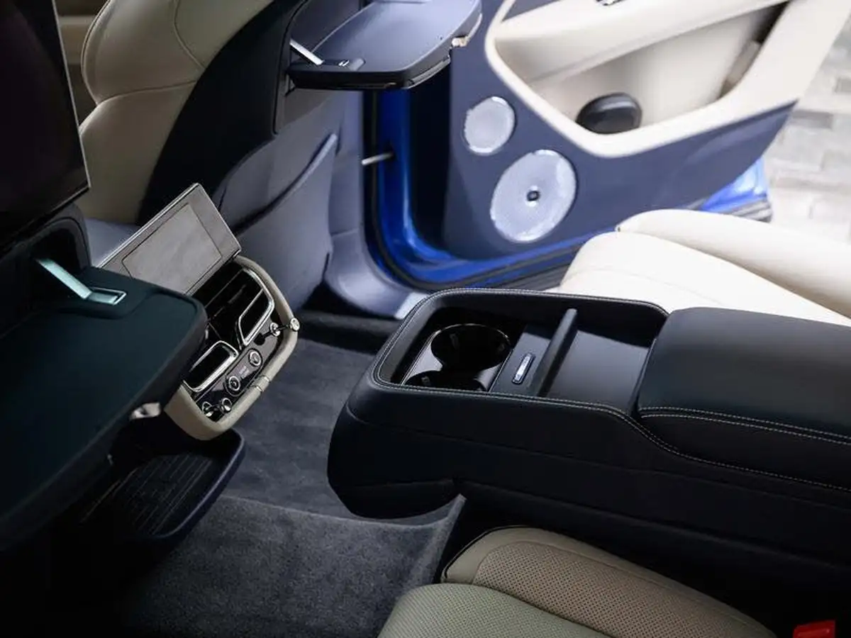 2024-bentley-bentayga-40-v8-extended-wheelbase-azure-big-42