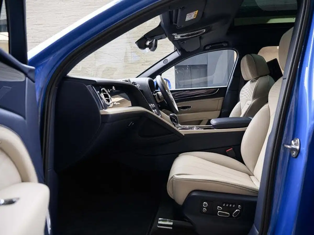 2024-bentley-bentayga-40-v8-extended-wheelbase-azure-big-18