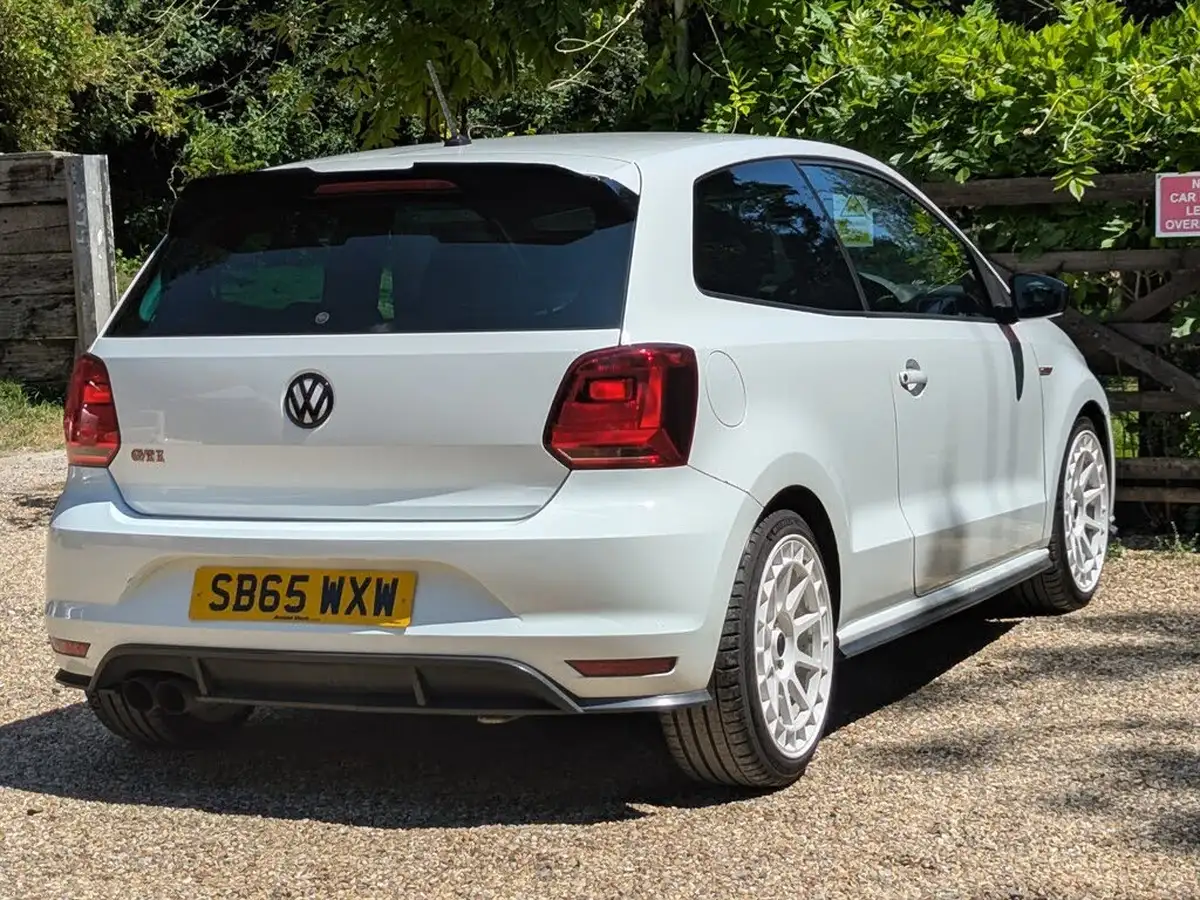 2015-volkswagen-polo-18-tsi-gti-3d-big-27