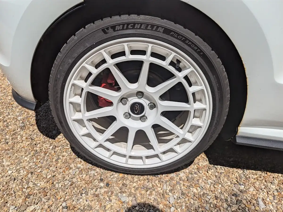 2015-volkswagen-polo-18-tsi-gti-3d-big-31
