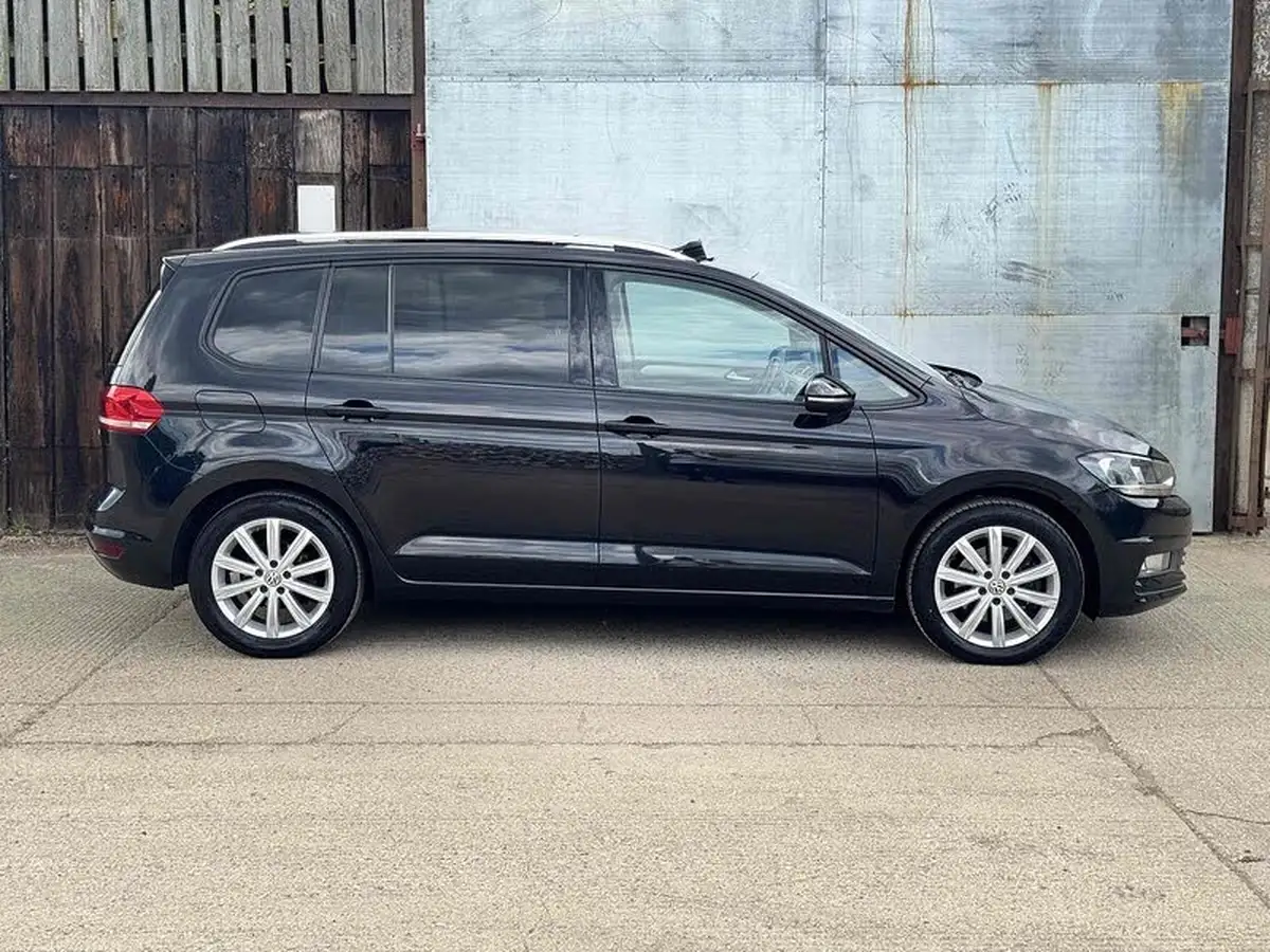 2016-volkswagen-touran-20tdi-se-family-big-3