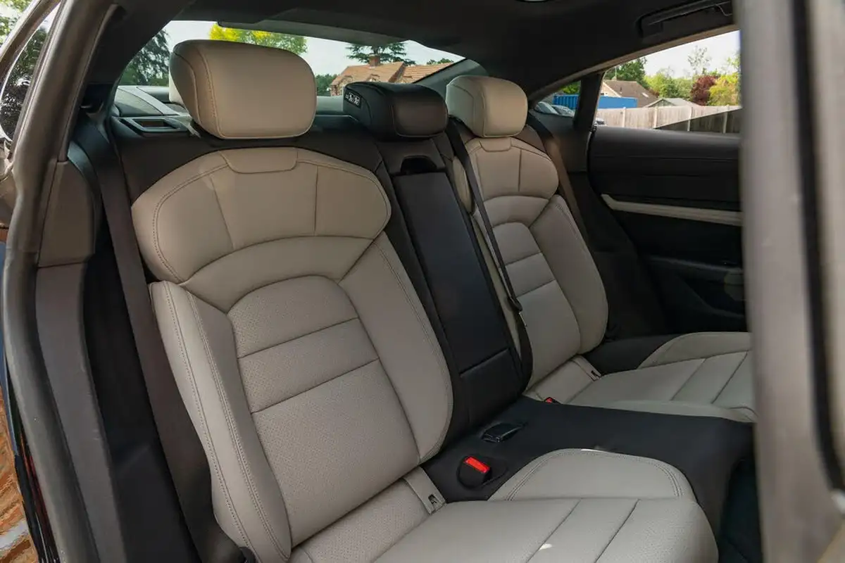 2021-porsche-taycan-e-base-476ps-performance-battery-plus-big-25