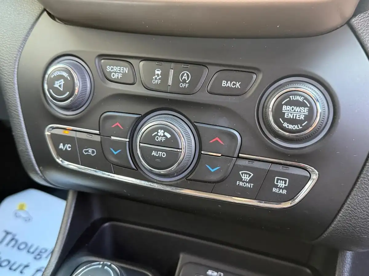 2016-jeep-cherokee-22multijet-ii-night-eagle-big-18