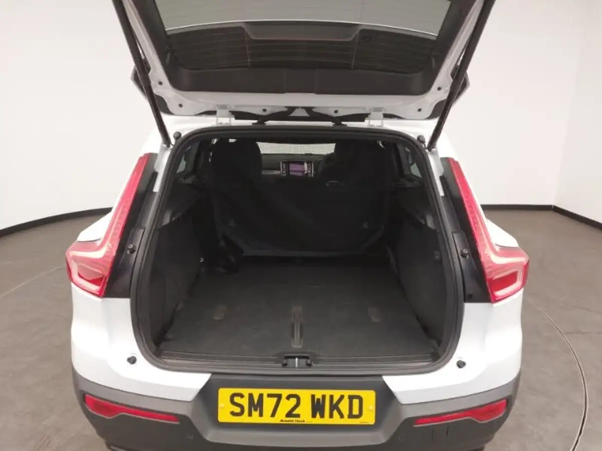 2023-volvo-xc40-20-b4-ultimate-big-12