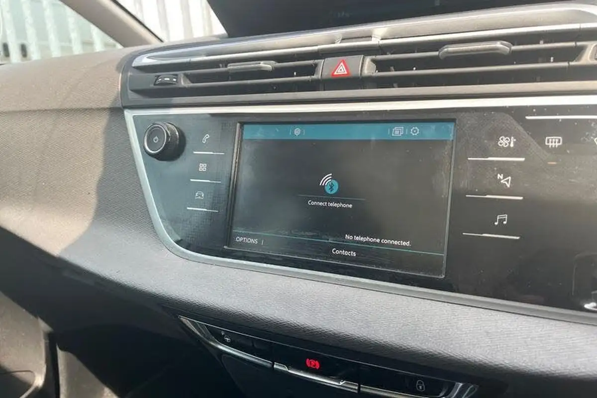 2018-citroen-c4-spacetourer-15bluehdi-flair-big-30