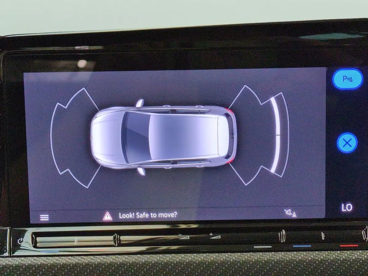 2023-volkswagen-golf-15-etsi-r-line-hatchback-big-18