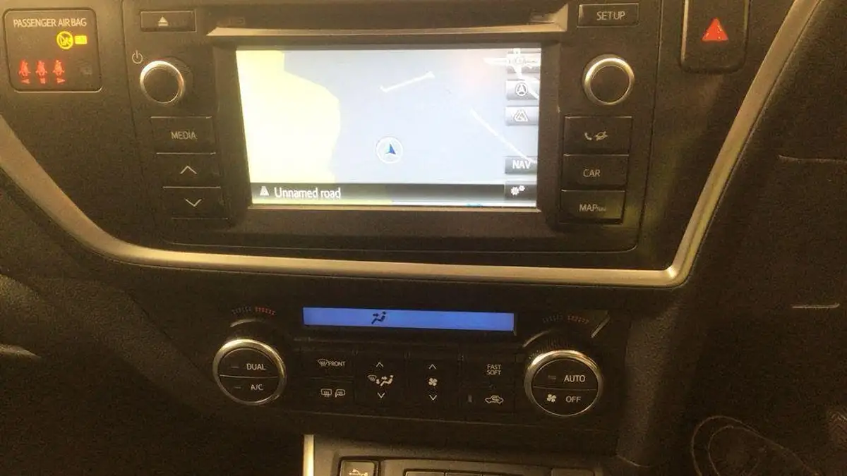 2015-toyota-auris-18-vvt-i-hsd-excel-touring-sports-e-cvt-big-13