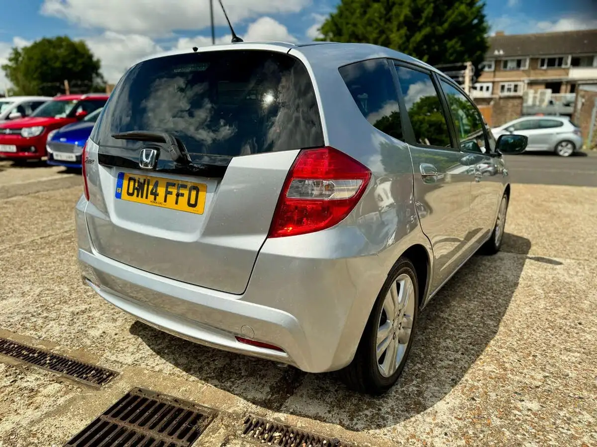 2014-honda-jazz-14-ex-big-9