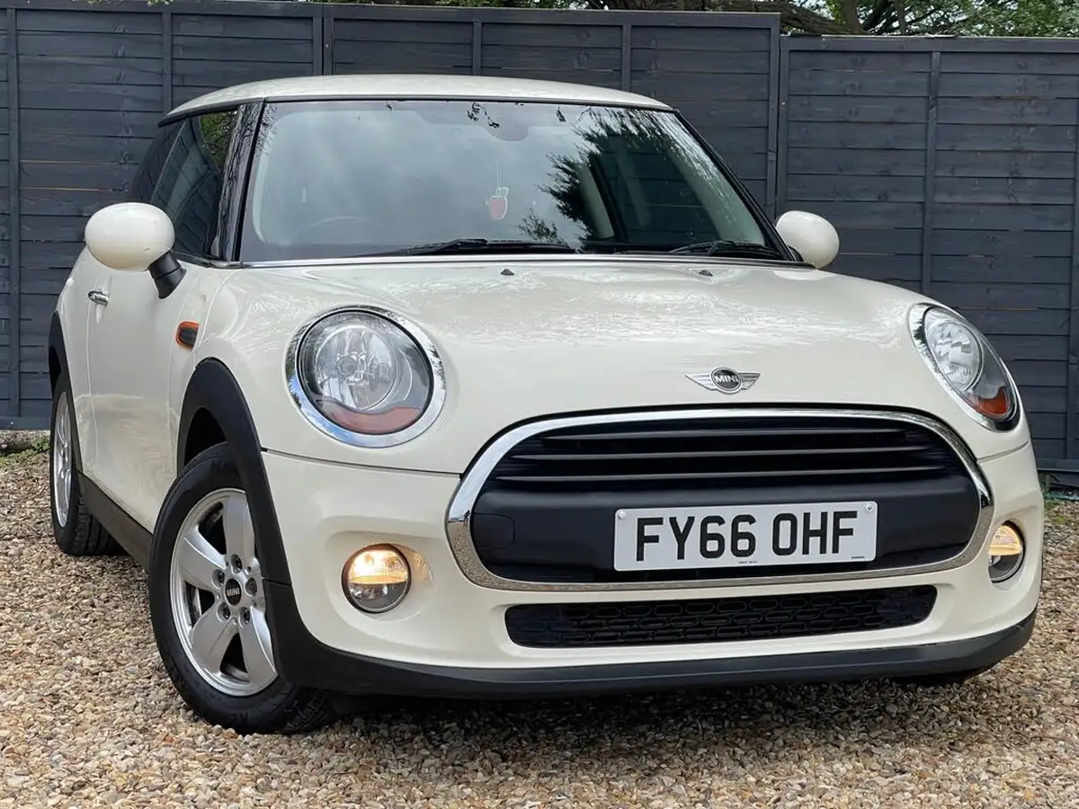2016-mini-cooper-12-one-3d-big-0