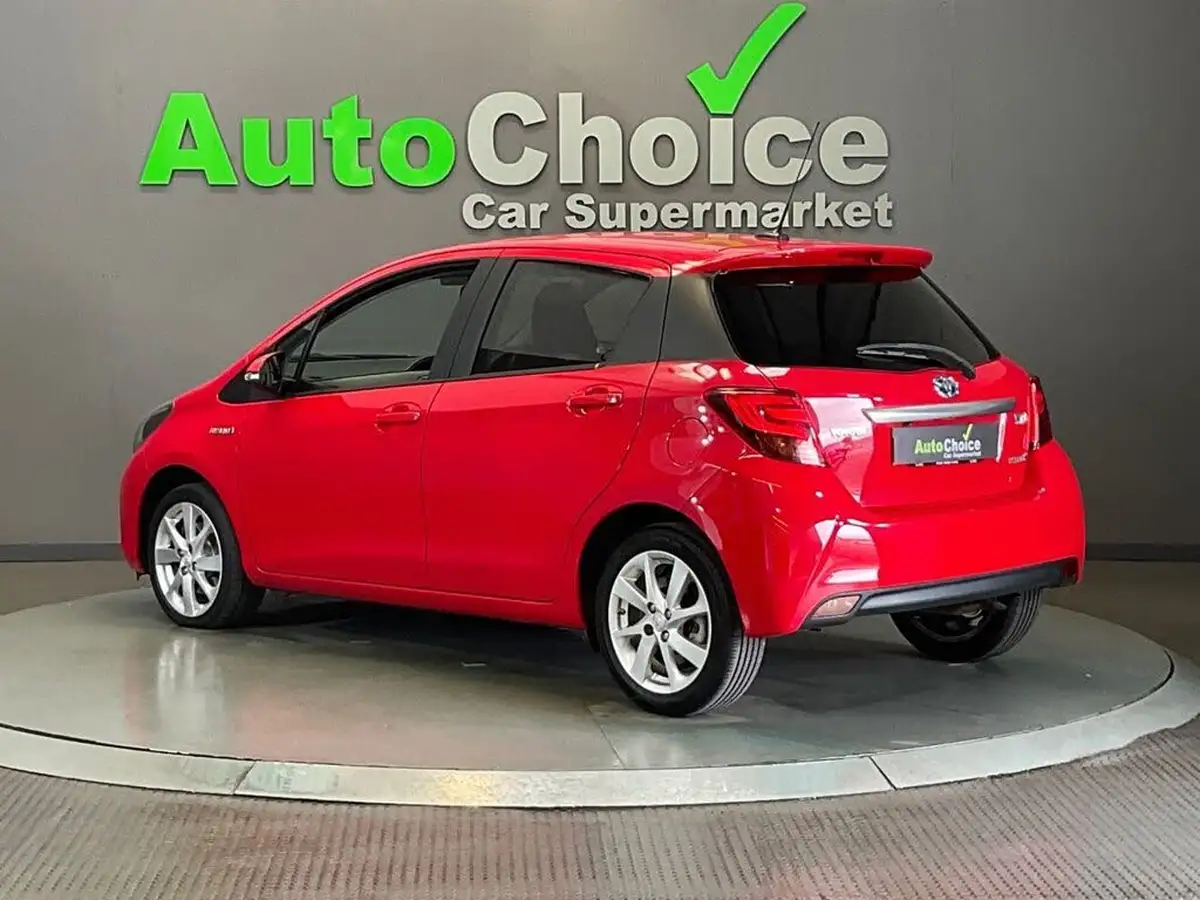 2015-toyota-yaris-15-vvt-i-sport-hybrid-big-12