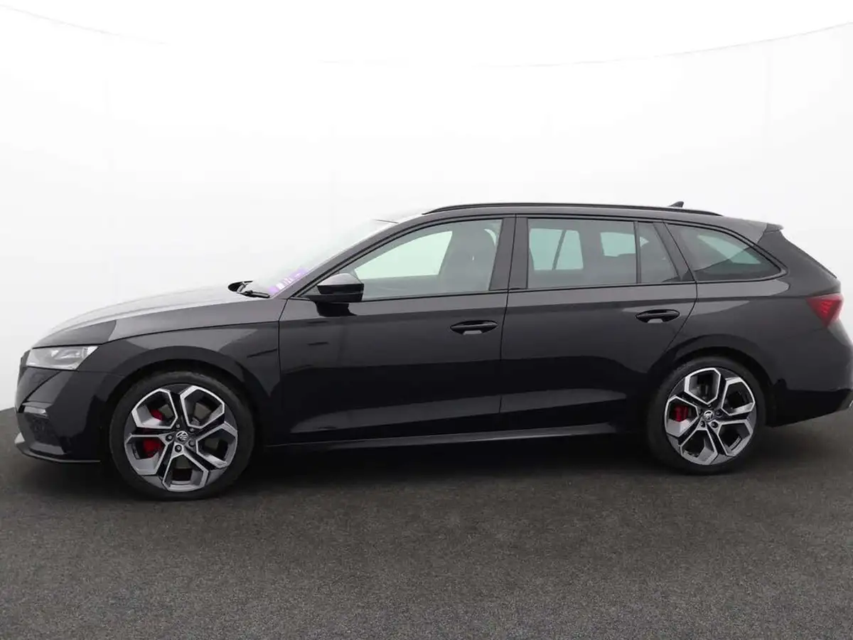 2023-skoda-octavia-20-tsi-vrs-estate-big-4