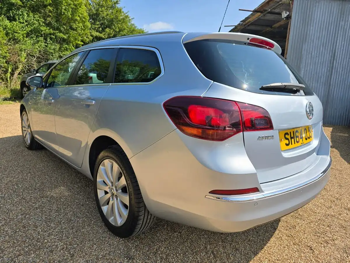 2014-vauxhall-astra-16-elite-sport-tourer-auto-big-6