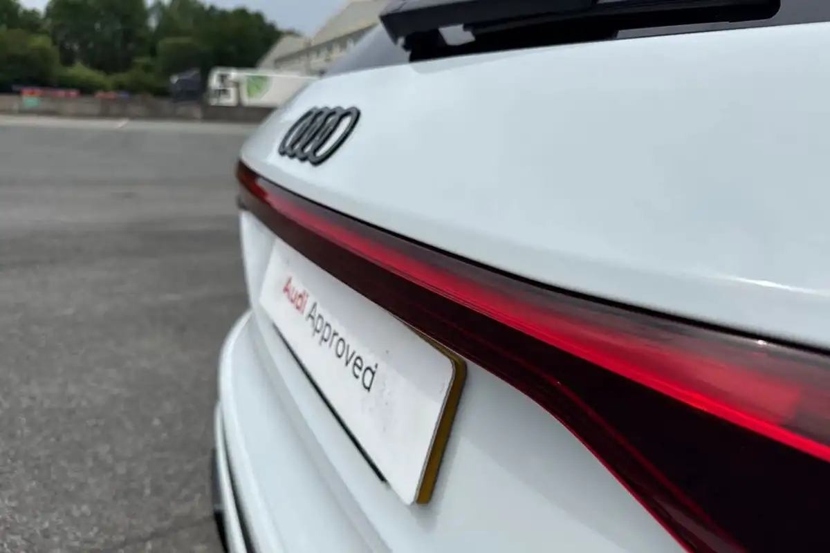 2025-audi-q6-e-tron-e-edition-1-326ps-performance-suv-auto-big-37