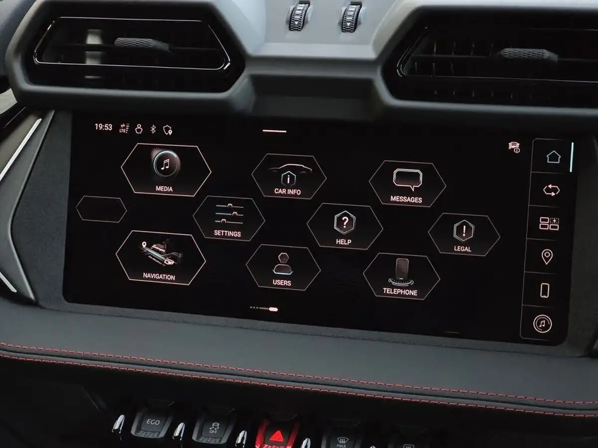 2025-lamborghini-urus-40-no-trim-big-39