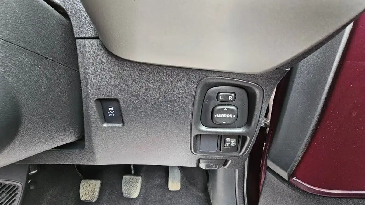 2016-peugeot-108-12-puretech-allure-hatchback-3d-big-26