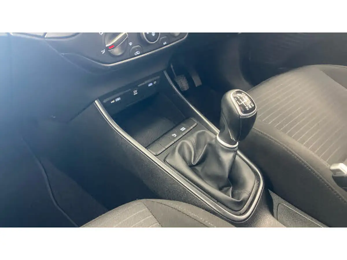 2022-hyundai-i20-10-t-gdi-se-connect-eclutch-imt-big-12