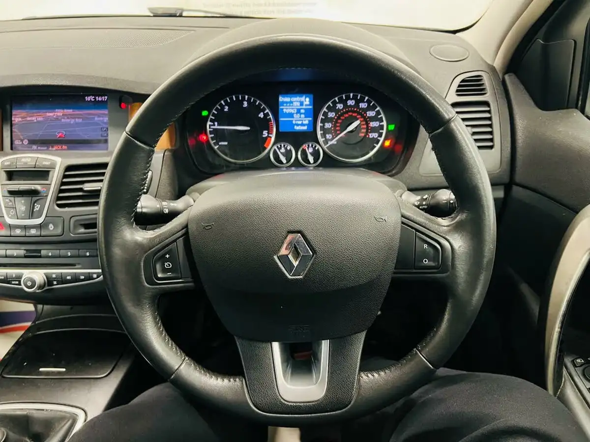 2008-renault-laguna-20td-initiale-150-hatchback-big-17