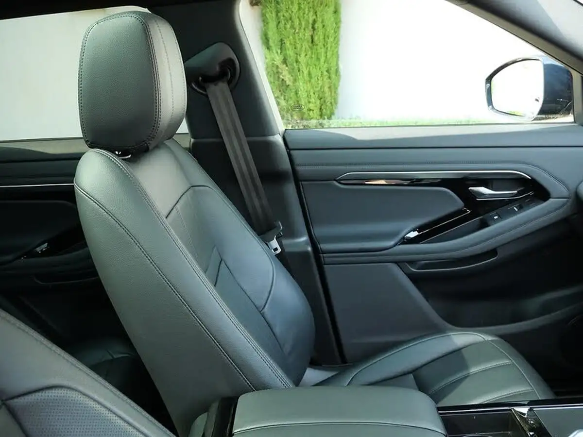 2021-land-rover-range-rover-evoque-15-p300e-r-dynamic-se-big-17
