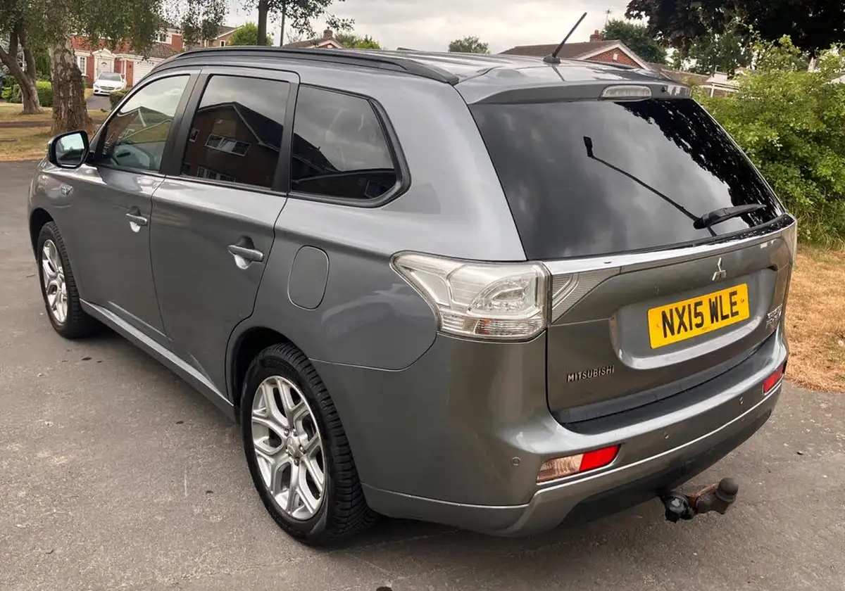 2015-mitsubishi-outlander-20-gx3h-phev-5st-big-7