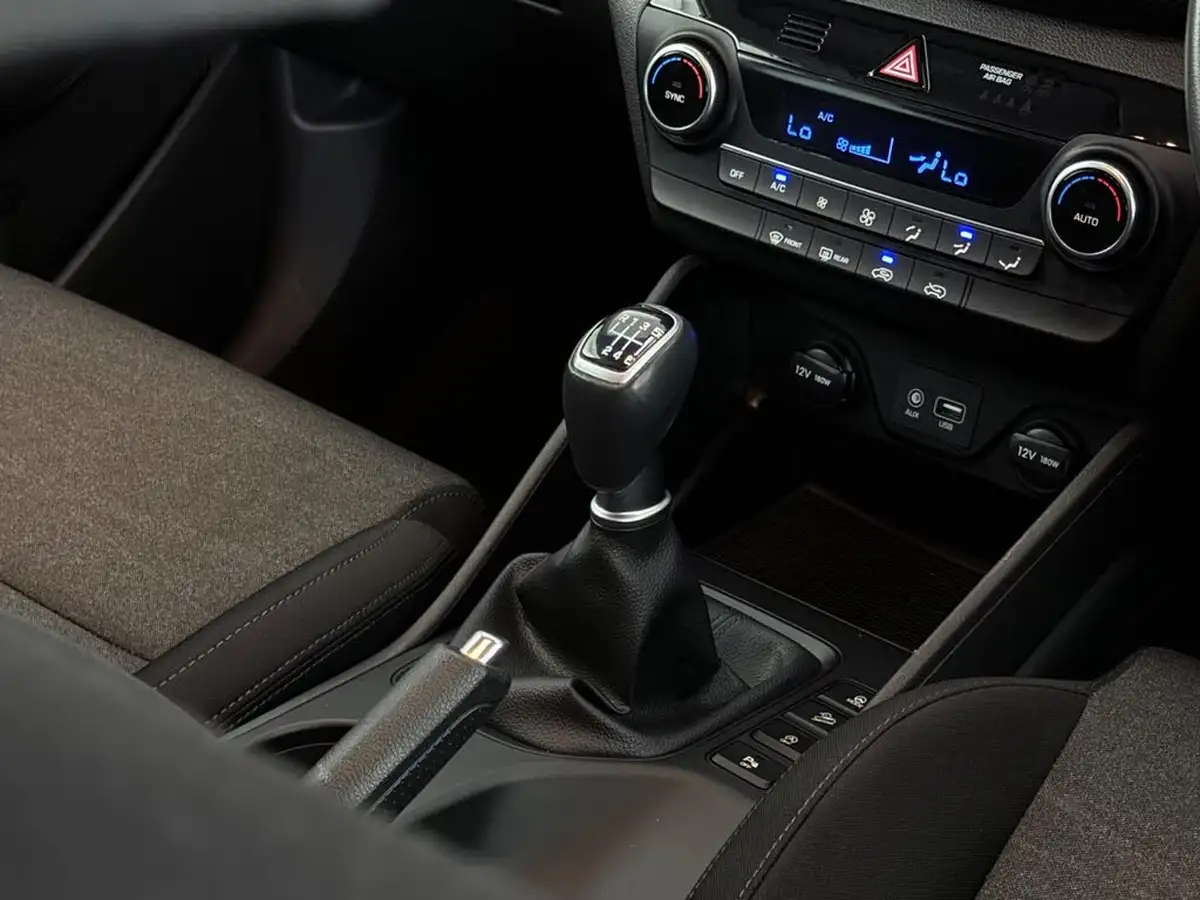2018-hyundai-tucson-16-gdi-se-nav-big-40