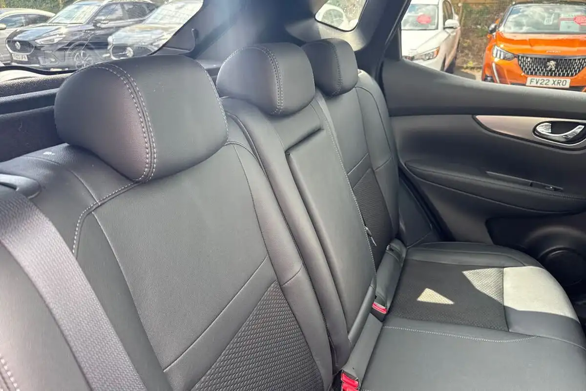 2019-nissan-qashqai-15dci-tekna-19in-alloysglass-roof-pack-dct-big-14