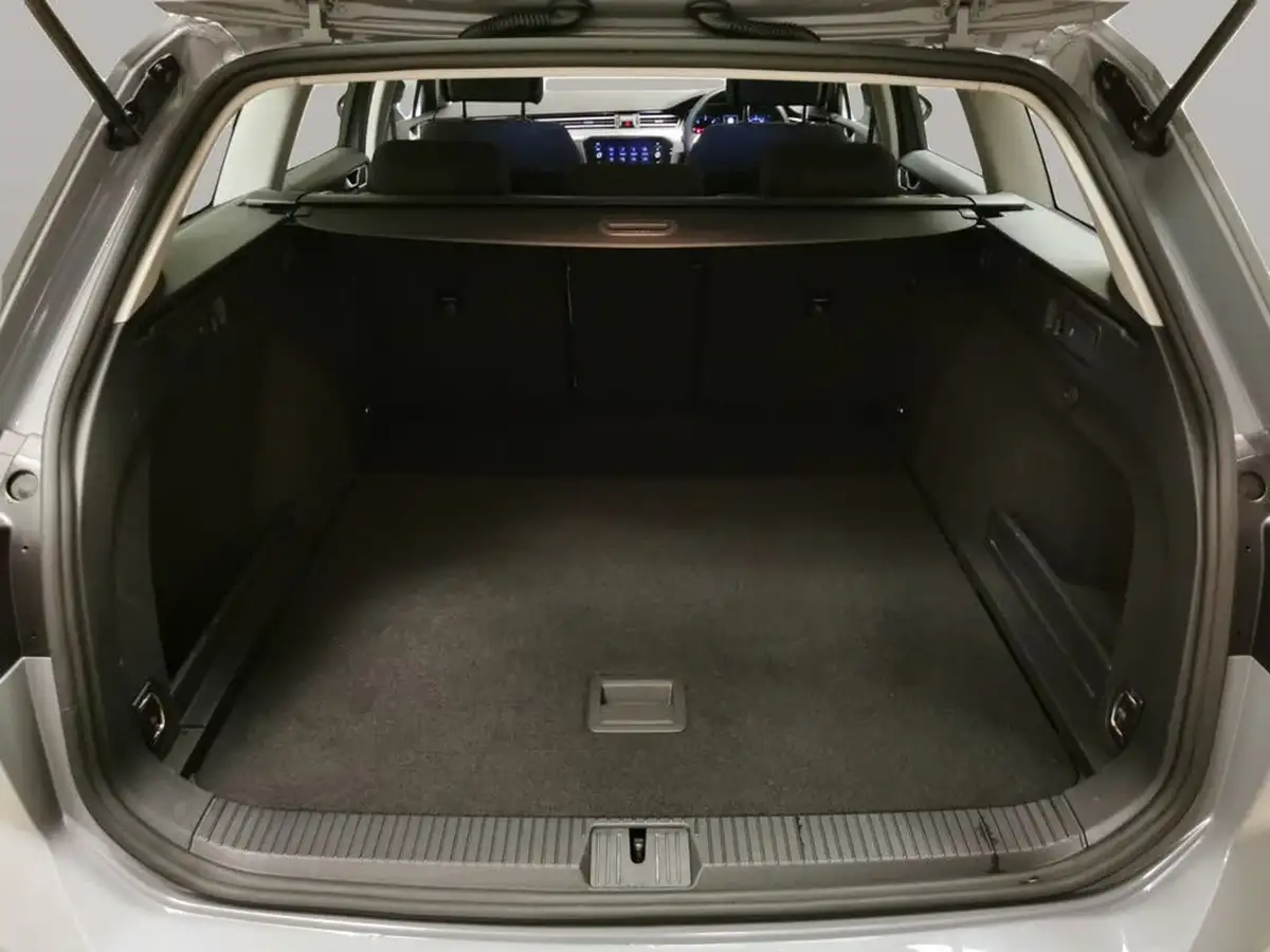 2022-volkswagen-passat-20tdi-se-nav-150ps-estate-5d-big-41