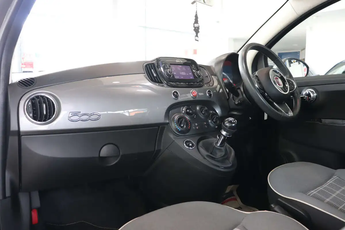 2019-fiat-500-12-lounge-ss-big-30