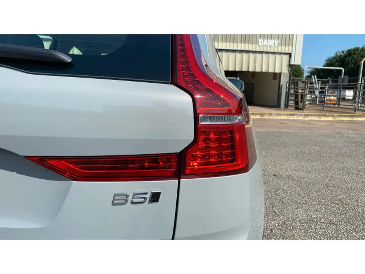 2023-volvo-xc60-20-b5-core-big-38