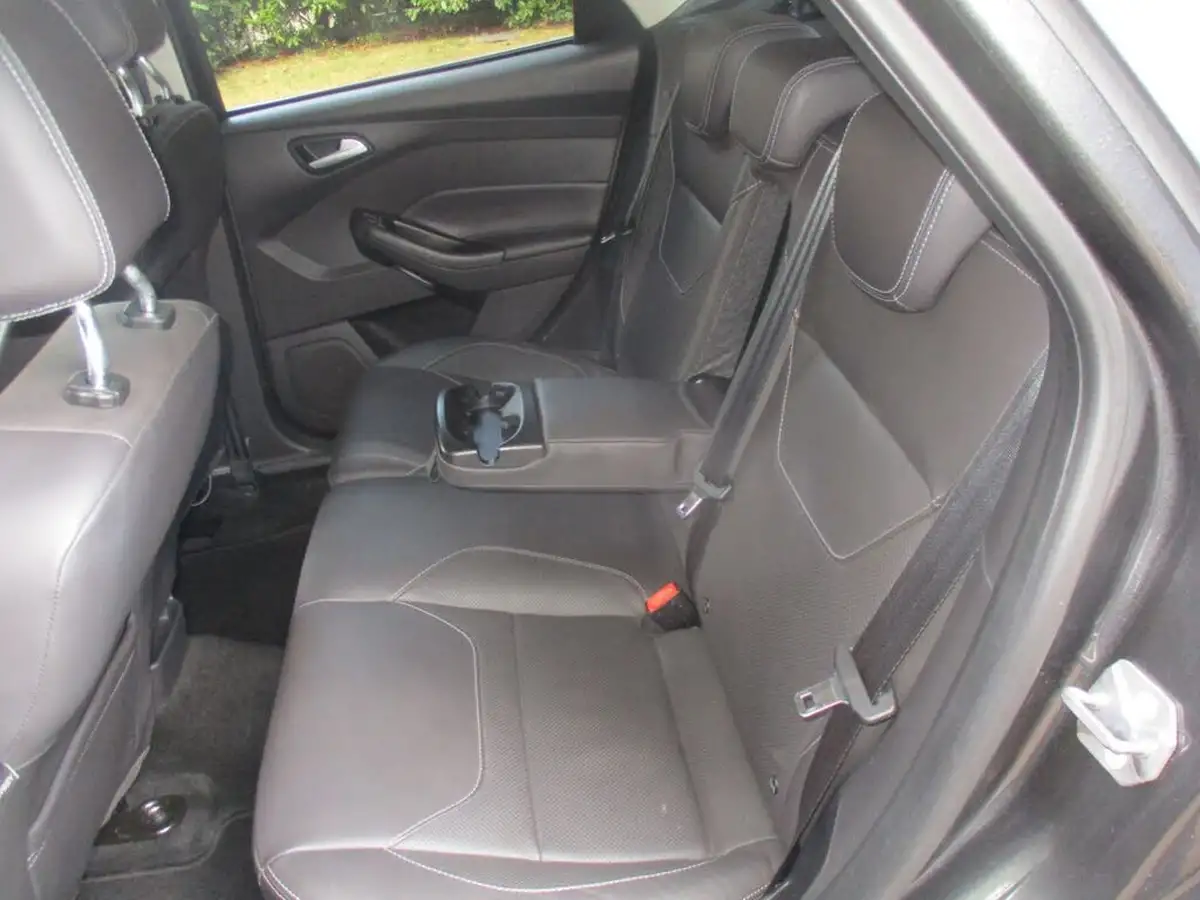 2015-ford-focus-15-titanium-hatchback-big-37