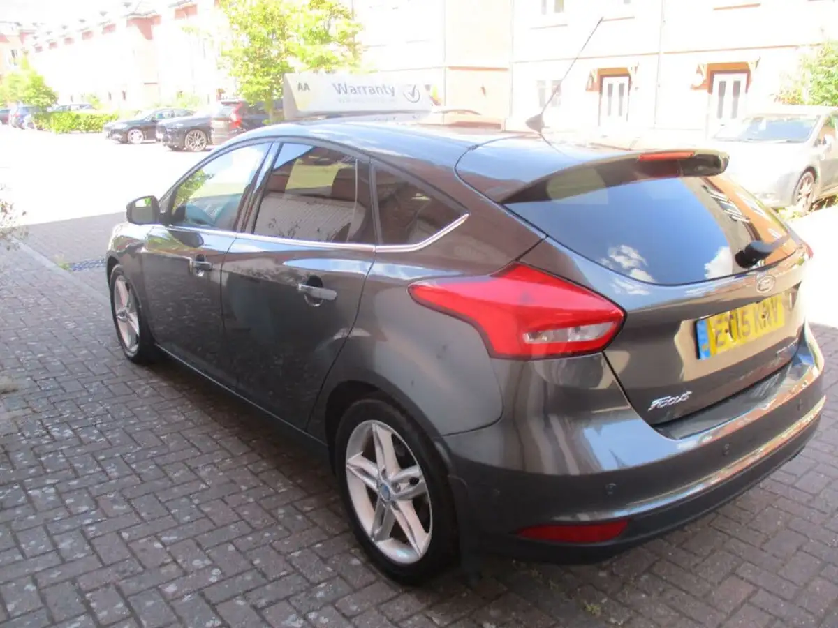 2015-ford-focus-15-titanium-hatchback-big-13