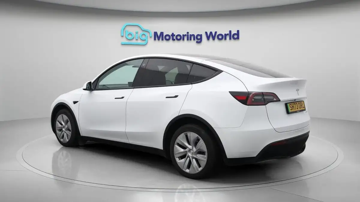 2023-tesla-model-y-e-long-range-big-5