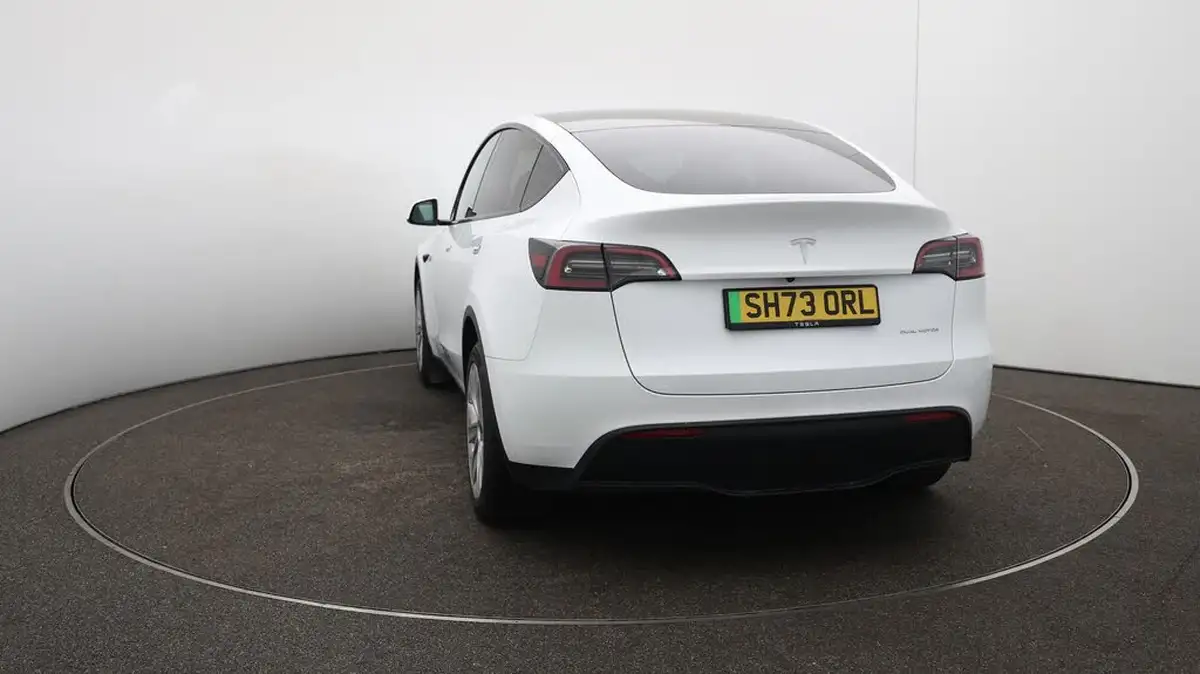 2023-tesla-model-y-e-long-range-big-57
