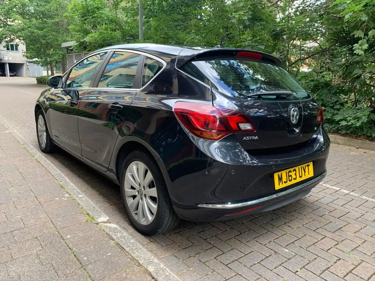 2013-vauxhall-astra-16-elite-vvt-115ps-hatchback-big-6