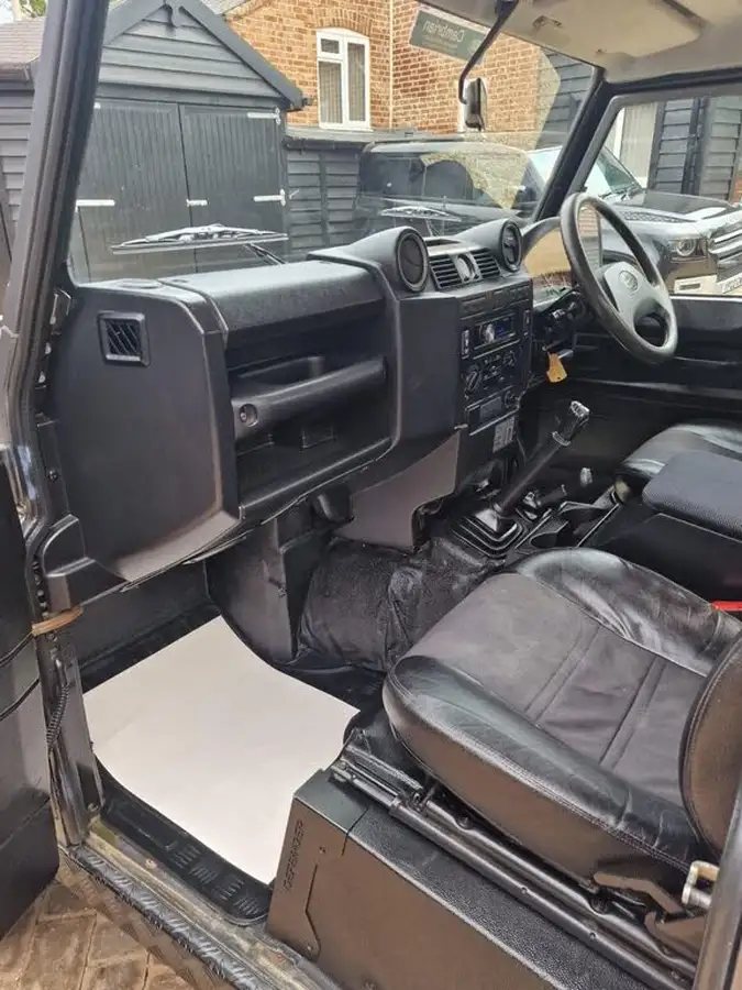 2009-land-rover-90-defender-24td-county-pick-up-big-12