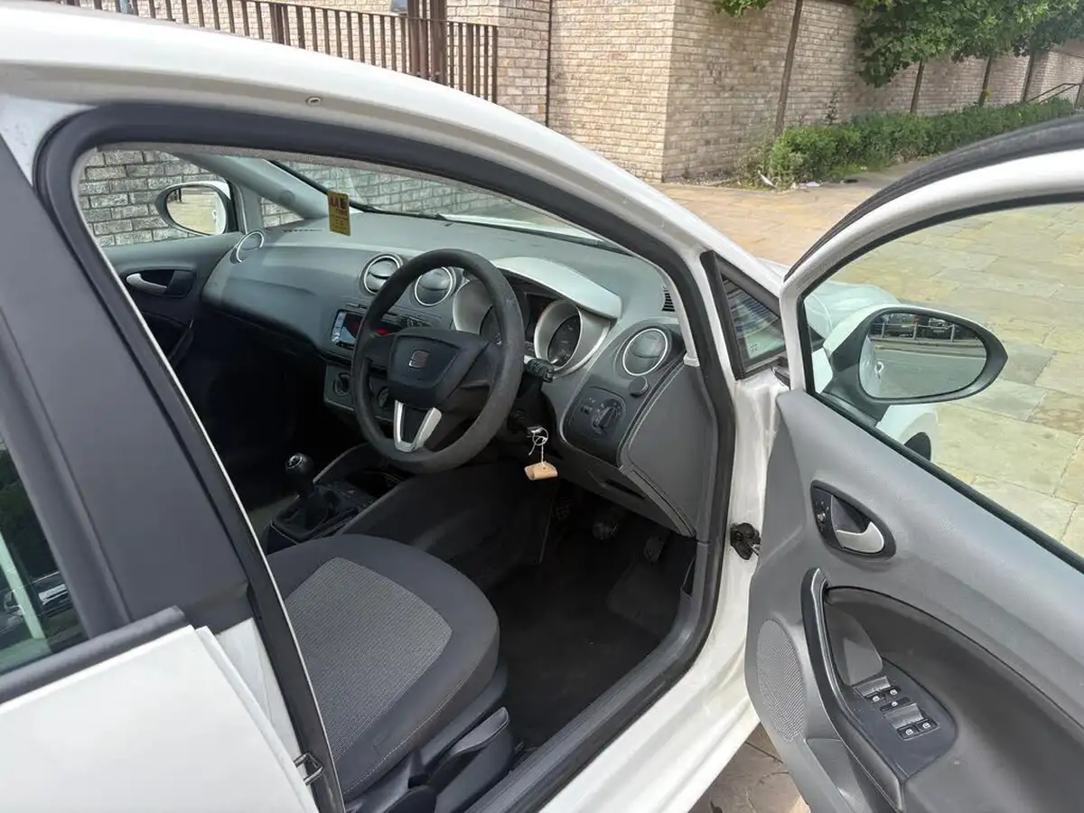 2011-seat-ibiza-12td-se-ecomotive-hatchback-5d-big-10