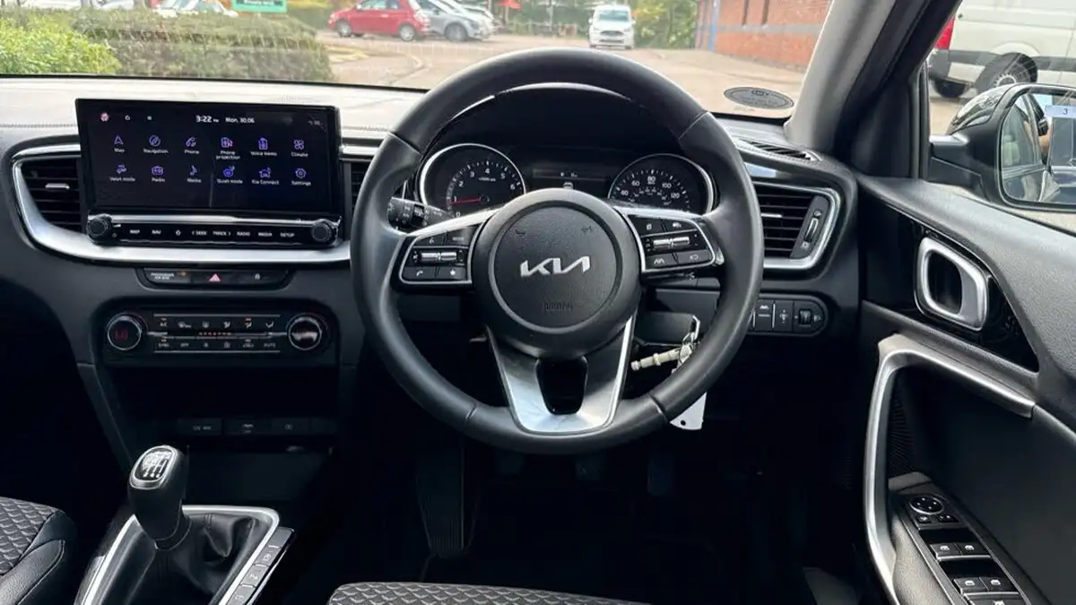 2022-kia-ceed-15-t-gdi-3-hatchback-big-30