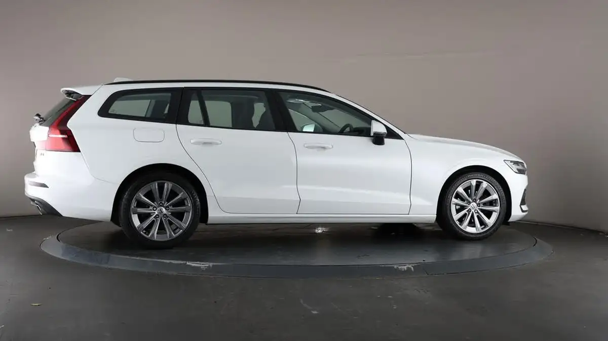 2020-volvo-v60-20-b3-momentum-big-64