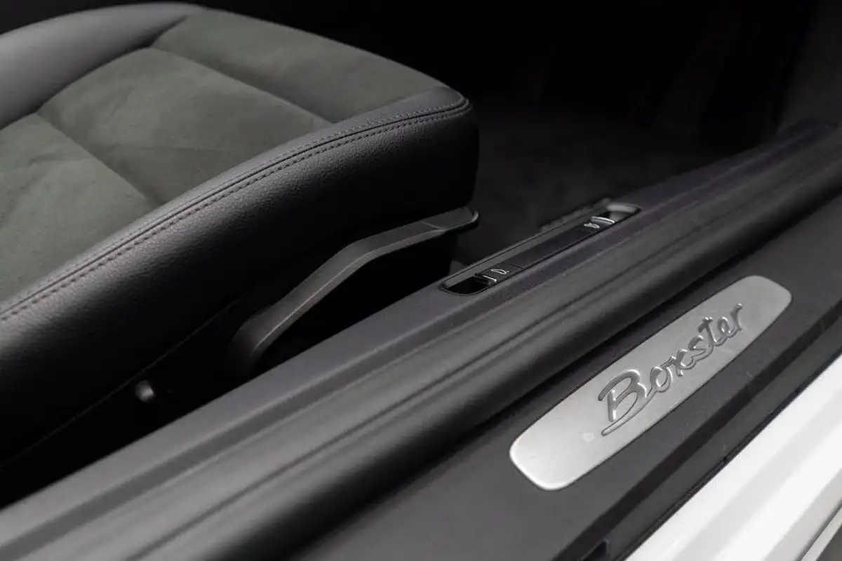 2024-porsche-boxster-718-20-boxster-big-29