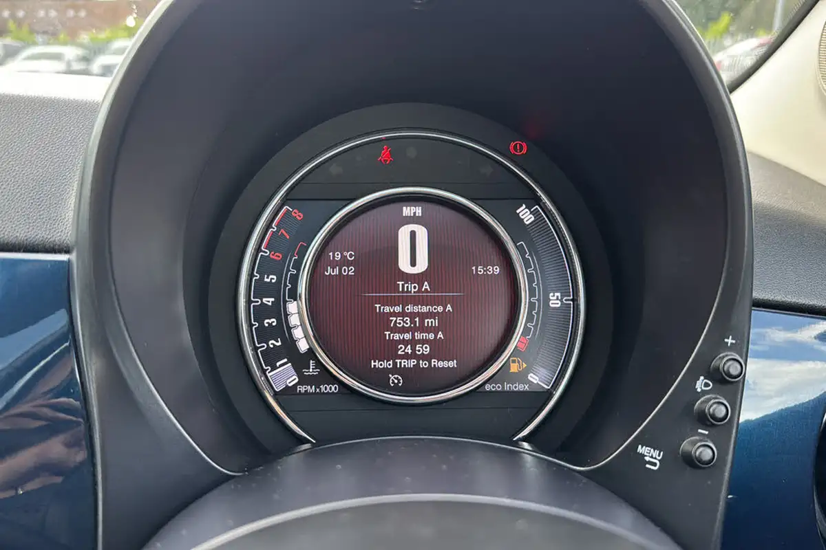 2018-fiat-500-12-lounge-big-14
