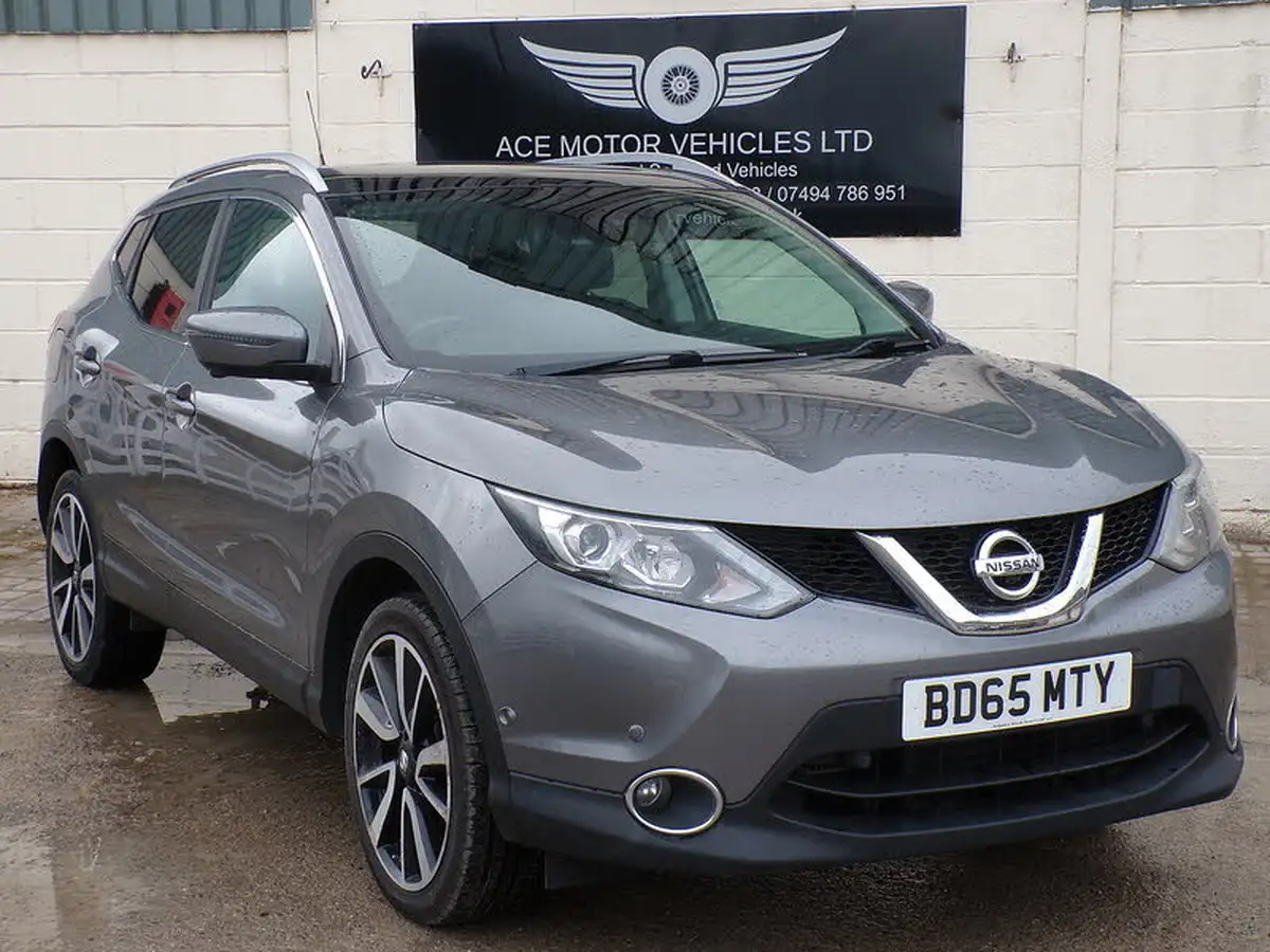 2015-nissan-qashqai-16dci-tekna-big-0