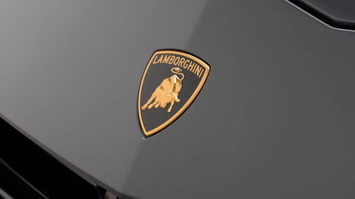 2024-lamborghini-urus-40-no-trim-big-45