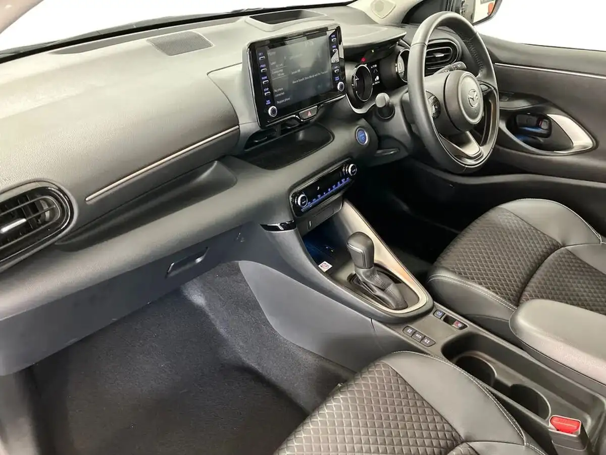 2023-mazda-mazda2-15-select-big-6