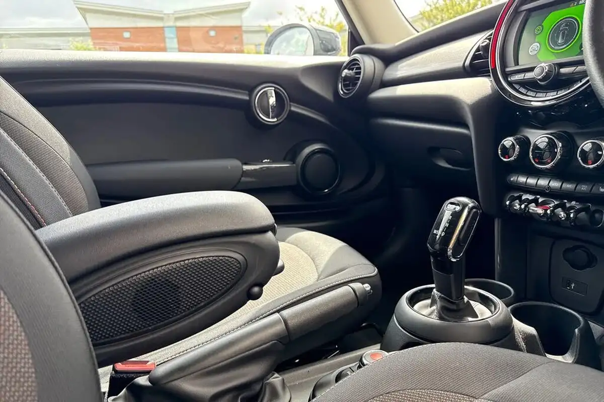 2020-mini-cooper-15-cooper-classic-hatchback-3d-auto-big-44