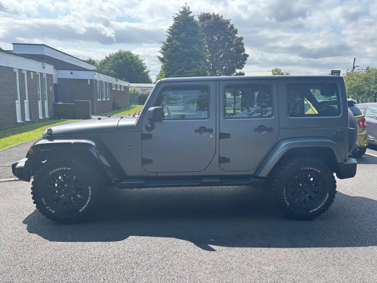 2015-jeep-wrangler-28crd-sahara-5d-big-7